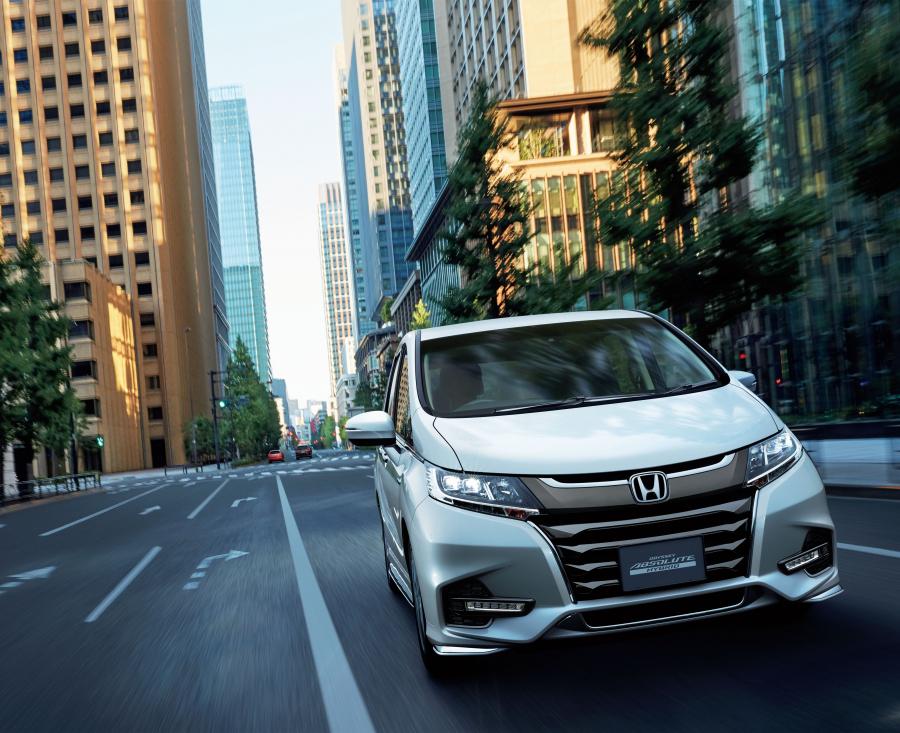  Honda Odyssey Absolute Hybrid 2017 года  (JP) (фото 6 из 12)
